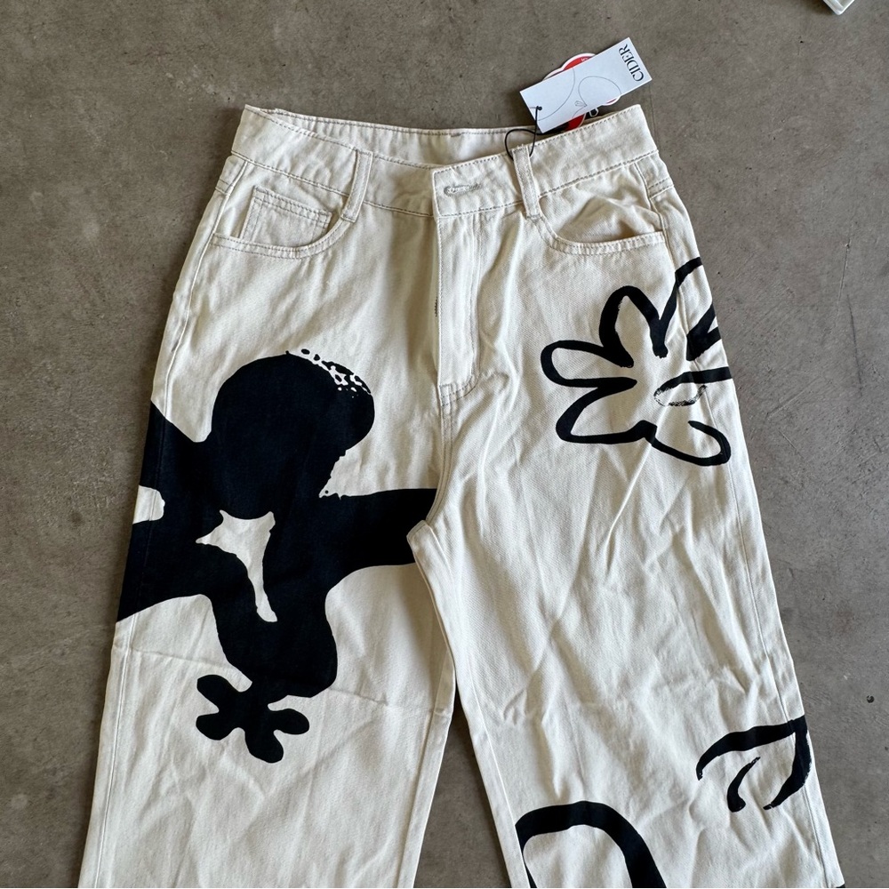 NWT Cider Cream Jeans with Black Abstract Flowers loose-fit wide keg (S)
